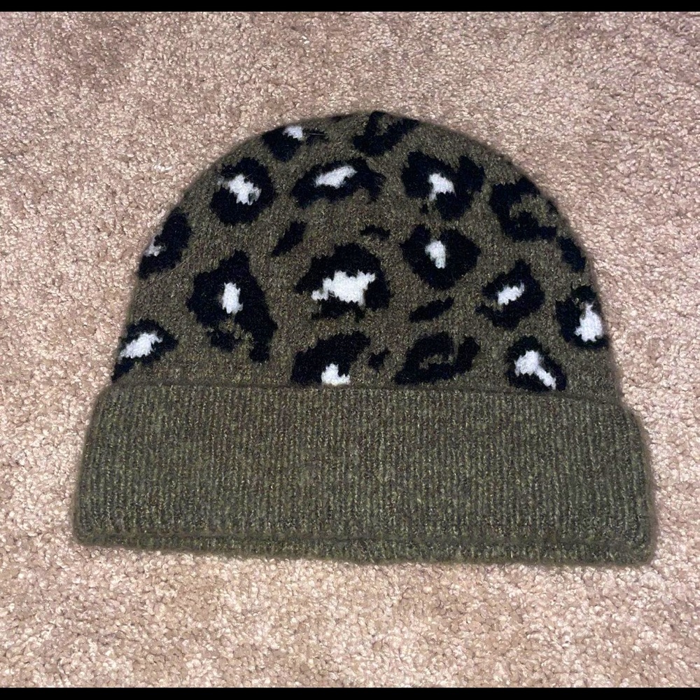American Eagle Cheeta Beanie